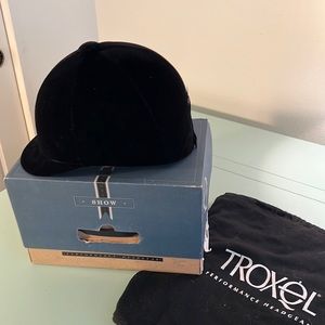 Troxel black velvet show helmet with adjustable leather straps, size M 7-1/8